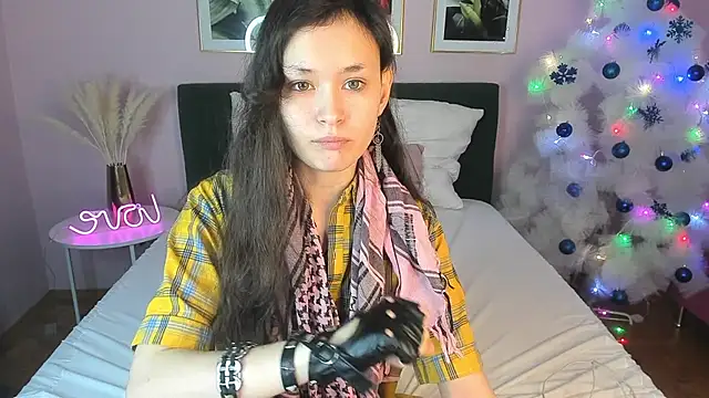 Snapshot of Emily_Strikeee chatting on December 21, 10:39 am Emily Strikeee online show from December 21, 10:39 am