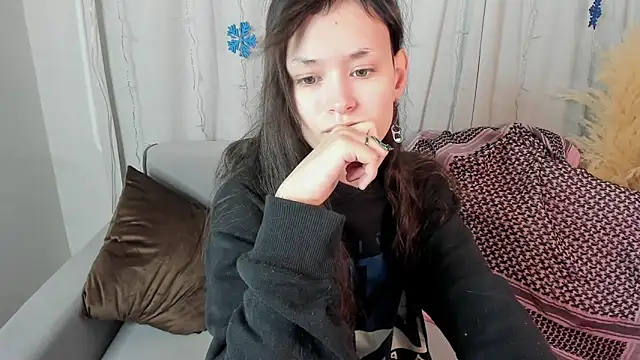 Snapshot of Emily_Strikeee chatting on December 24, 10:01 am Emily Strikeee online show from December 24, 10:01 am