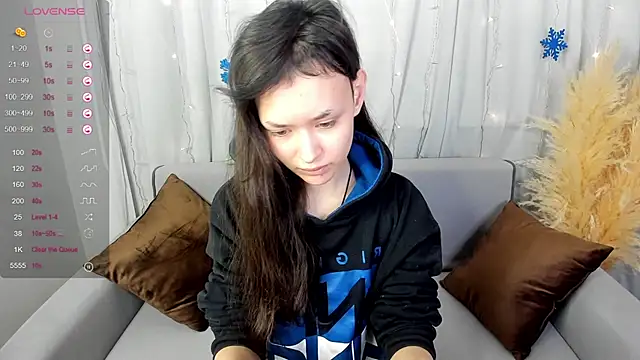 Snapshot of Emily_Strikeee chatting on December 26, 9:33 am Emily Strikeee online show from December 26, 9:33 am