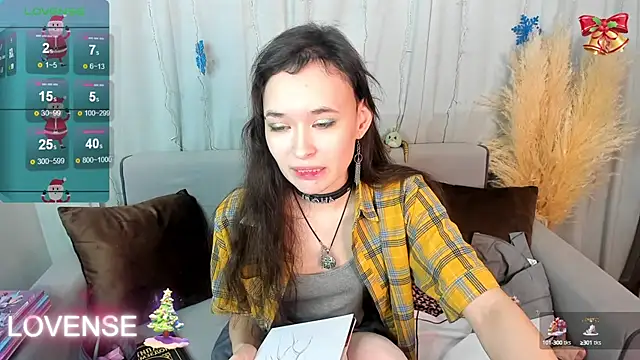 Snapshot of Emily_Strikeee chatting on December 28, 1:06 pm Emily Strikeee online show from December 28, 1:06 pm