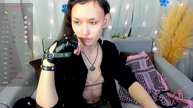 Snapshot of Emily_Strikeee chatting on December 30, 9:48 am Emily Strikeee online show from December 30, 9:48 am