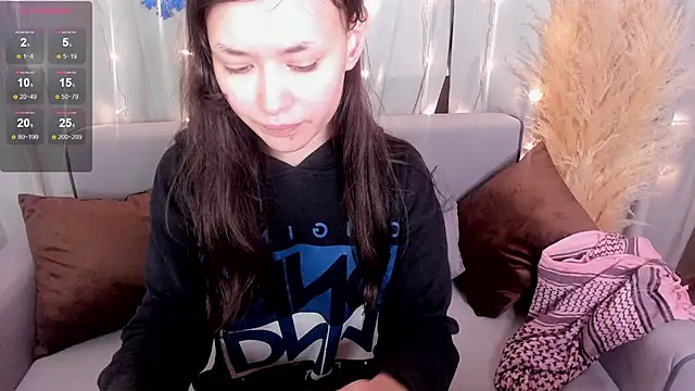 Snapshot of Emily_Strikeee chatting on January 3, 9:36 am Emily Strikeee online show from January 3, 9:36 am