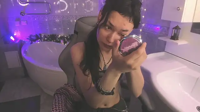 Snapshot of Emily_Strikeee chatting on January 15, 11:53 am Emily Strikeee online show from January 15, 11:53 am