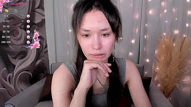 Snapshot of Emily_Strikeee chatting on January 16, 9:27 am Emily Strikeee online show from January 16, 9:27 am