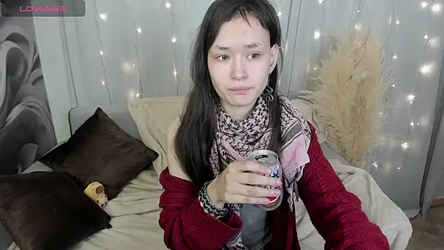 Snapshot of Emily_Strikeee chatting on January 19, 9:44 am Emily Strikeee online show from January 19, 9:44 am