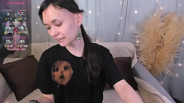 Snapshot of Emily_Strikeee chatting on January 23, 9:50 am Emily Strikeee online show from January 23, 9:50 am