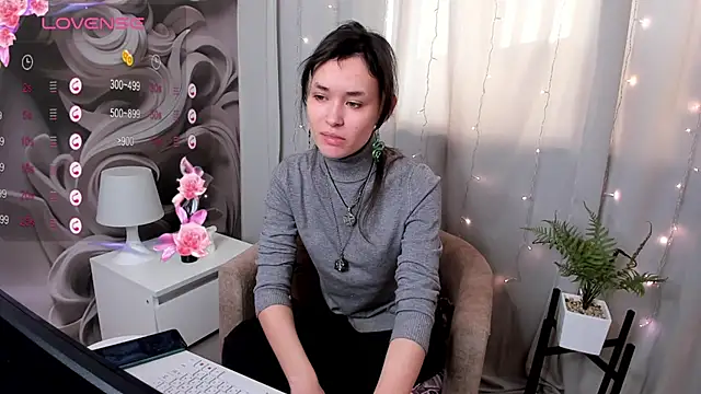 Snapshot of Emily_Strikeee chatting on February 5, 9:46 am Emily Strikeee online show from February 5, 9:46 am
