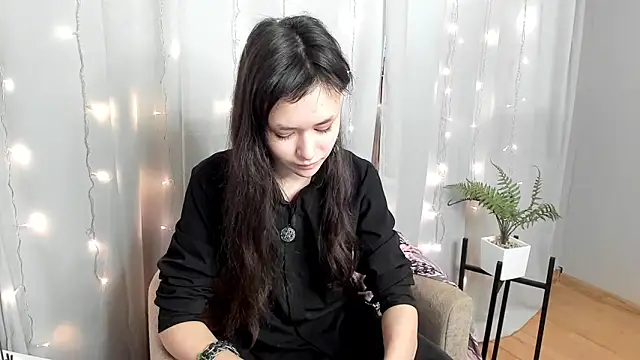 Snapshot of Emily_Strikeee chatting on February 9, 9:16 am Emily Strikeee online show from February 9, 9:16 am