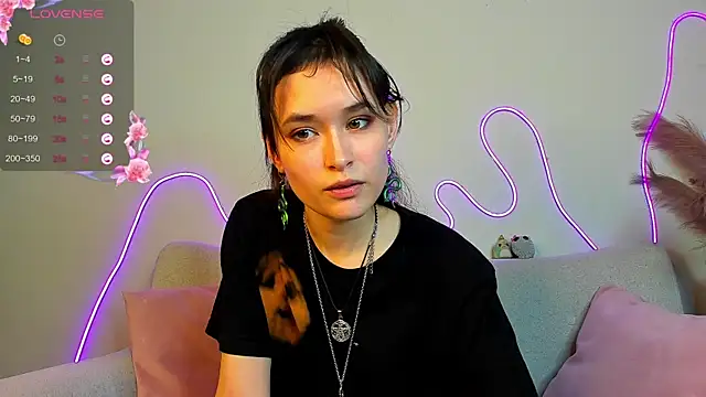 Snapshot of Emily_Strikeee chatting on February 11, 1:20 pm Emily Strikeee online show from February 11, 1:20 pm