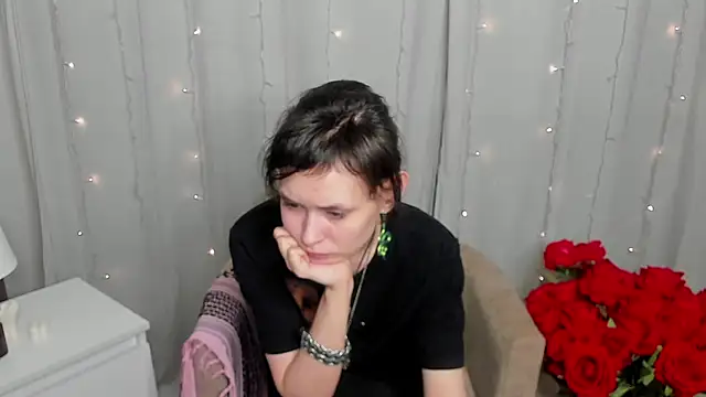 Snapshot of Emily_Strikeee chatting on February 15, 10:55 am Emily Strikeee online show from February 15, 10:55 am