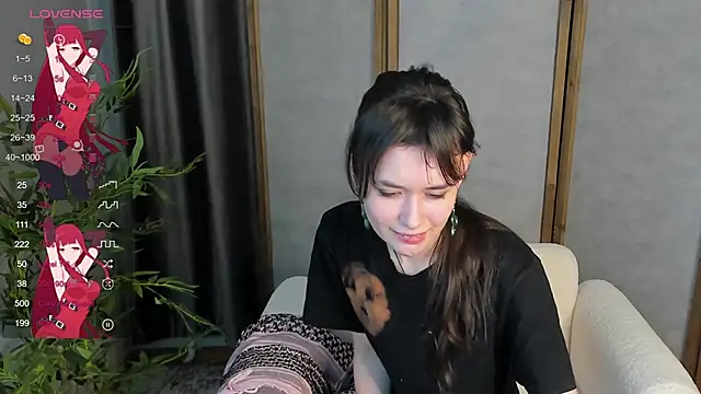 Snapshot of Emily_Strikeee chatting on February 26, 1:19 pm Emily Strikeee online show from February 26, 1:19 pm