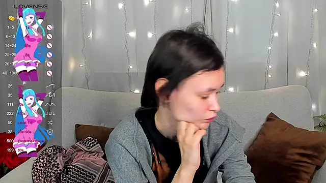 Snapshot of Emily_Strikeee chatting on March 18, 9:42 am Emily Strikeee online show from March 18, 9:42 am