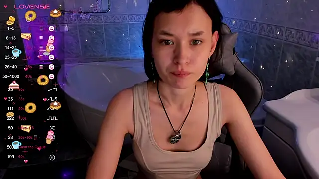 Snapshot of Emily_Strikeee chatting on September 25, 9:35 am Emily Strikeee online show from September 25, 9:35 am
