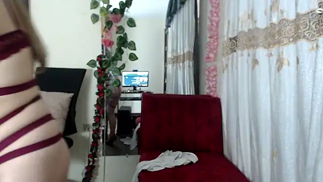 Snapshot of Madam_dali chatting on February 5, 3:52 pm Madam dali online show from February 5, 3:52 pm