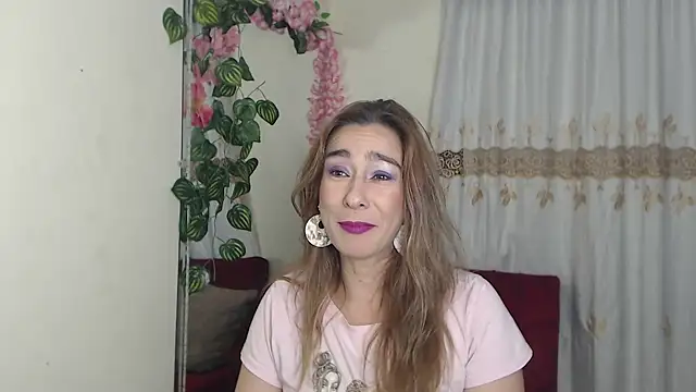 Snapshot of Madam_dali chatting on February 18, 1:00 pm Madam dali online show from February 18, 1:00 pm