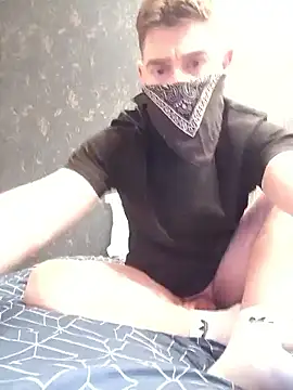 Snapshot of ElyasMatt chatting on May 19, 2:51 am ElyasMatt online show from May 19, 2:51 am
