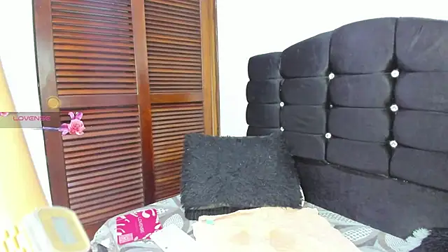Snapshot of Selenakyle92_ chatting on July 21, 8:33 pm Selenakyle92 online show from July 21, 8:33 pm