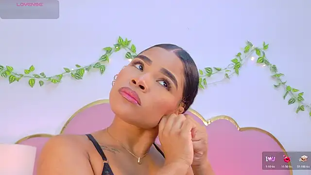 Snapshot of NahiaraReina chatting on December 4, 1:42 pm NahiaraReina online show from December 4, 1:42 pm