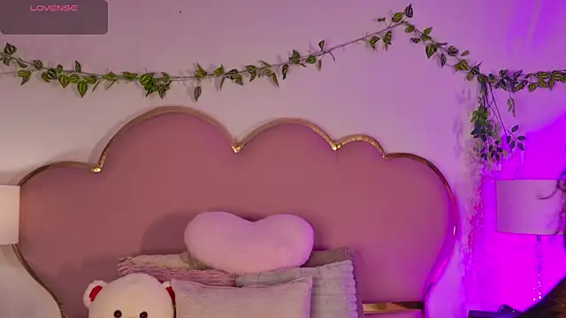 Snapshot of NahiaraReina chatting on June 25, 1:37 pm NahiaraReina online show from June 25, 1:37 pm