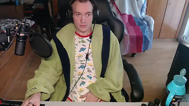 BabyDracoDarkfang online show from March 29, 8:14 am