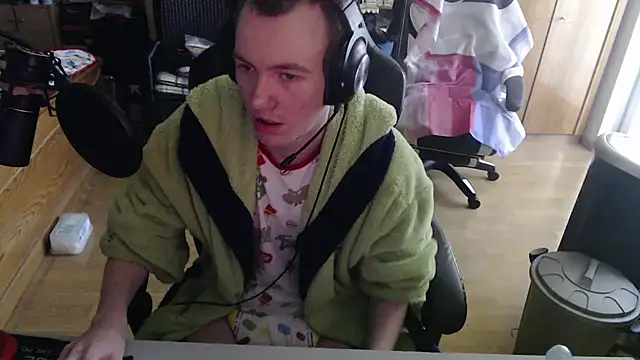 Snapshot of BabyDracoDarkfang chatting on April 23, 10:36 am BabyDracoDarkfang online show from April 23, 10:36 am