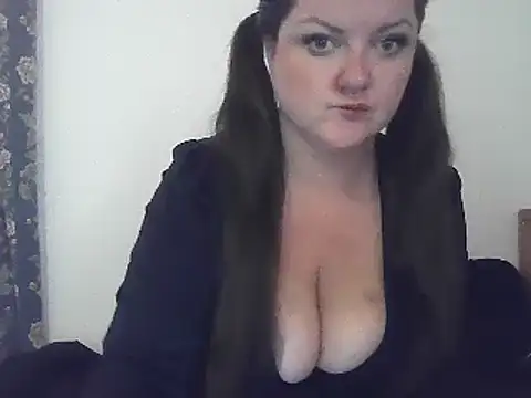 Snapshot of LacyLouxxx chatting on December 4, 10:57 am LacyLouxxx online show from December 4, 10:57 am
