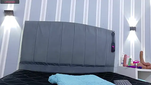 Snapshot of engel_devil chatting on March 13, 12:13 pm engel devil online show from March 13, 12:13 pm