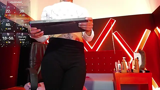 Snapshot of engel_devil chatting on October 14, 12:28 pm engel devil online show from October 14, 12:28 pm