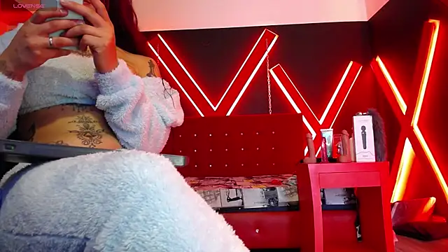 Snapshot of engel_devil chatting on October 31, 12:50 pm engel devil online show from October 31, 12:50 pm