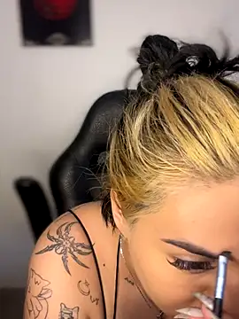 Snapshot of AnnikaMerliahh_ chatting on November 7, 9:37 pm AnnikaMerliahh online show from November 7, 9:37 pm