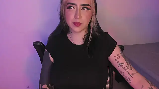 Snapshot of AnnikaMerliahh_ chatting on November 13, 3:38 am AnnikaMerliahh online show from November 13, 3:38 am