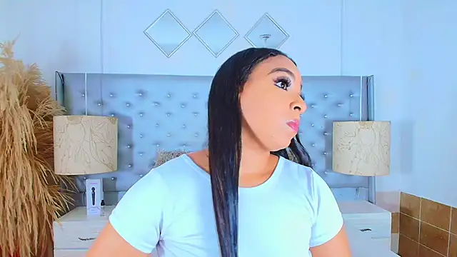 EileenBenzon online show from October 11, 9:02 pm