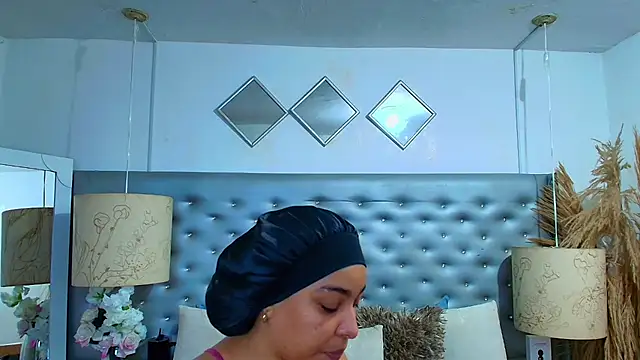 EileenBenzon online show from February 11, 3:39 pm