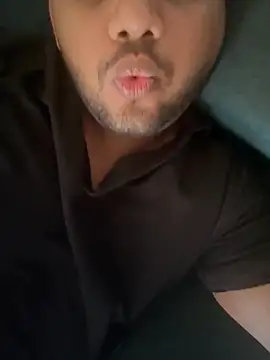 Snapshot of ved240 chatting on October 19, 9:43 am ved240 online show from October 19, 9:43 am