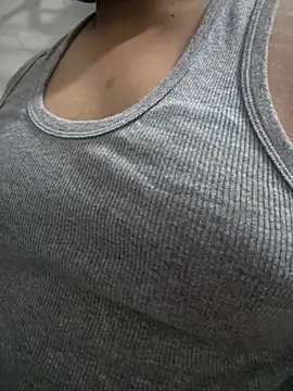 Snapshot of ved240 chatting on December 2, 5:35 am ved240 online show from December 2, 5:35 am