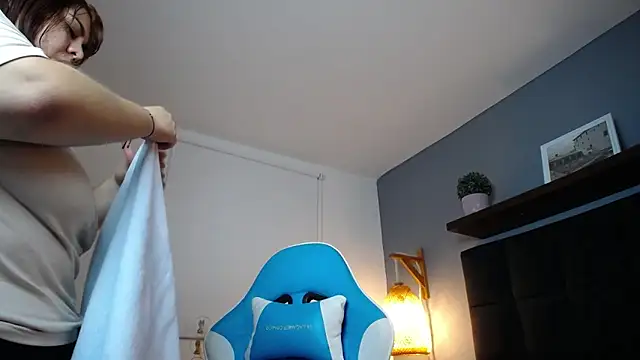 Snapshot of noaah_brown chatting on December 9, 12:19 pm noaah brown online show from December 9, 12:19 pm