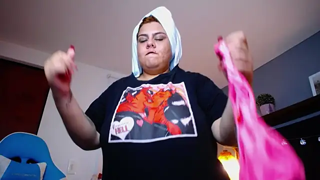 Snapshot of noaah_brown chatting on December 14, 9:24 pm noaah brown online show from December 14, 9:24 pm