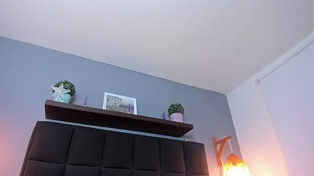 Snapshot of noaah_brown chatting on December 22, 3:11 pm noaah brown online show from December 22, 3:11 pm