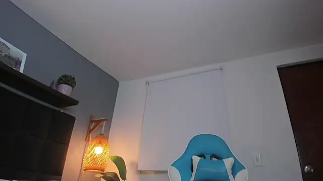 Snapshot of noaah_brown chatting on December 23, 3:23 pm noaah brown online show from December 23, 3:23 pm