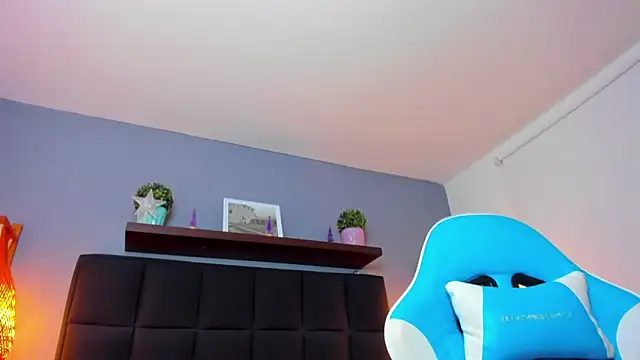 Snapshot of noaah_brown chatting on December 27, 9:54 pm noaah brown online show from December 27, 9:54 pm