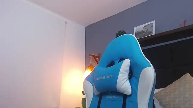 Snapshot of noaah_brown chatting on March 3, 2:59 pm noaah brown online show from March 3, 2:59 pm