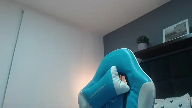 Snapshot of noaah_brown chatting on March 4, 12:12 pm noaah brown online show from March 4, 12:12 pm