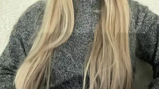 Snapshot of YourGreekAnna chatting on November 11, 10:10 pm YourGreekAnna online show from November 11, 10:10 pm