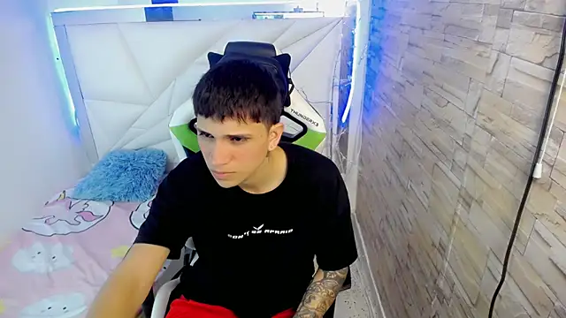 Snapshot of Brayan_lopezz chatting on January 18, 1:08 pm Brayan lopezz online show from January 18, 1:08 pm