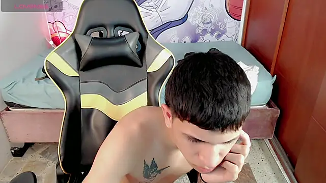 Snapshot of Brayan_lopezz chatting on January 28, 7:21 pm Brayan lopezz online show from January 28, 7:21 pm