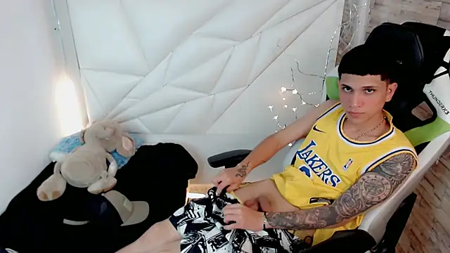 Snapshot of Brayan_lopezz chatting on February 4, 3:47 pm Brayan lopezz online show from February 4, 3:47 pm