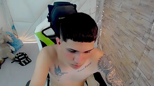 Snapshot of Brayan_lopezz chatting on March 17, 3:50 pm Brayan lopezz online show from March 17, 3:50 pm