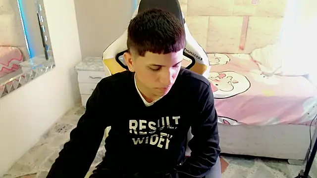 Snapshot of Brayan_lopezz chatting on March 20, 1:48 pm Brayan lopezz online show from March 20, 1:48 pm