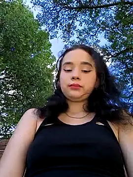 sweet outdoor charm online show from November 1, 7:49 pm