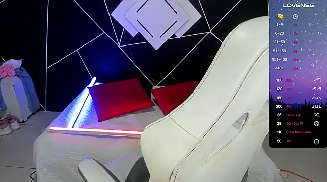 sofiakey online show from December 10, 4:45 am